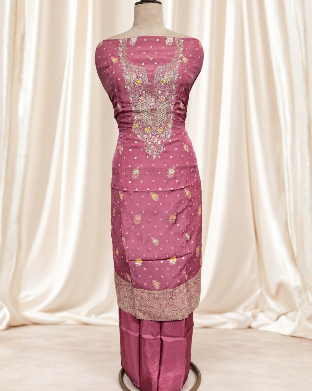 Dola Crepe Suit with Handwork & Dola Dupatta (12632593)