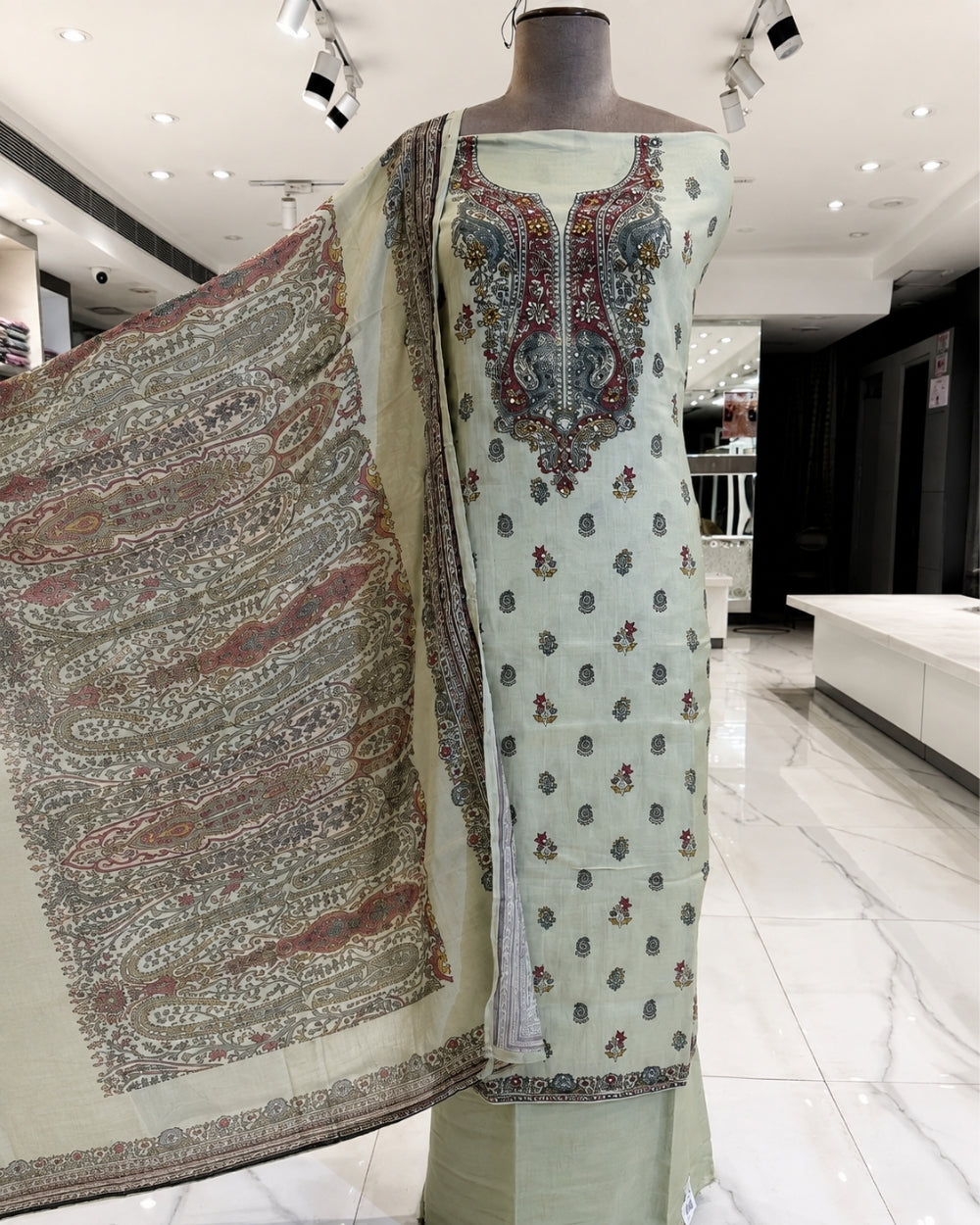 Mul Cotton Suit with French Knot Neck Work (12625484)