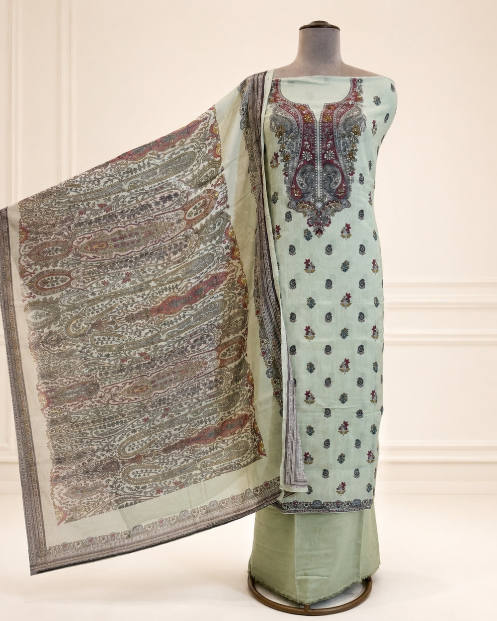 Mul Cotton Suit with French Knot Neck Work (12625484)