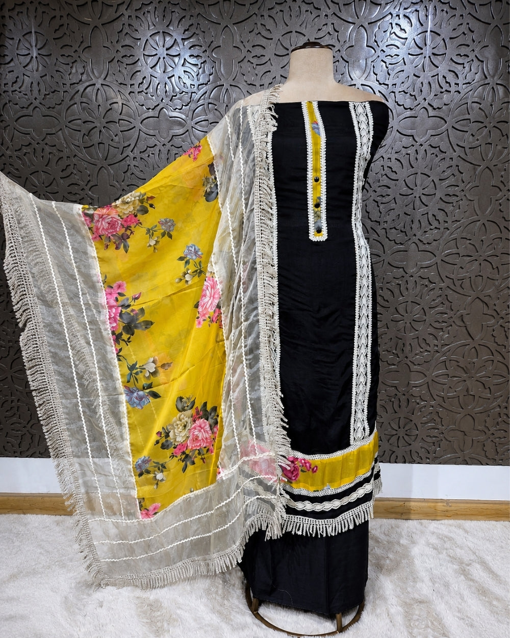 Soft Organza Pakistani Suit with Digital Print & Lace Work (12621918)